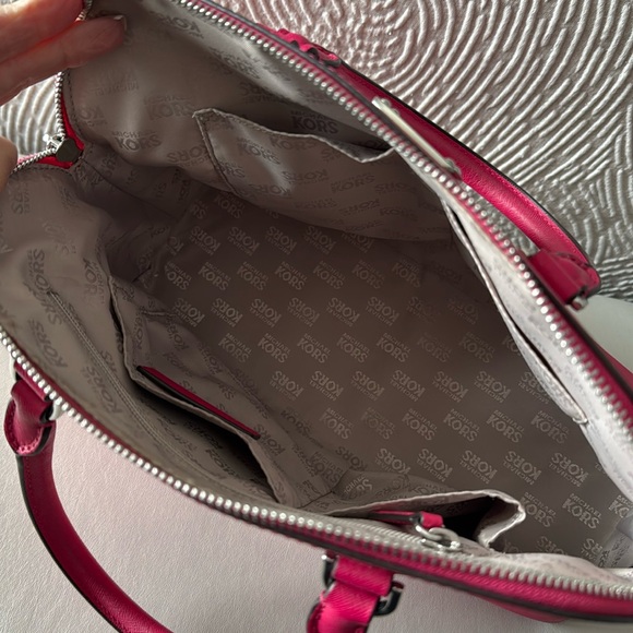 Authentic Michael Kors Handbag - Picture 4 of 11